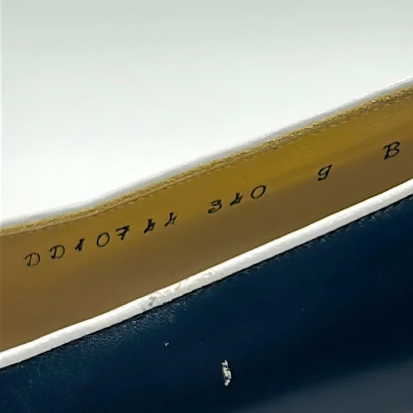 Salvatore Ferragamo Authentic Classic Navy/White Heel Shoes **Size 9B** - Picture 6 of 9